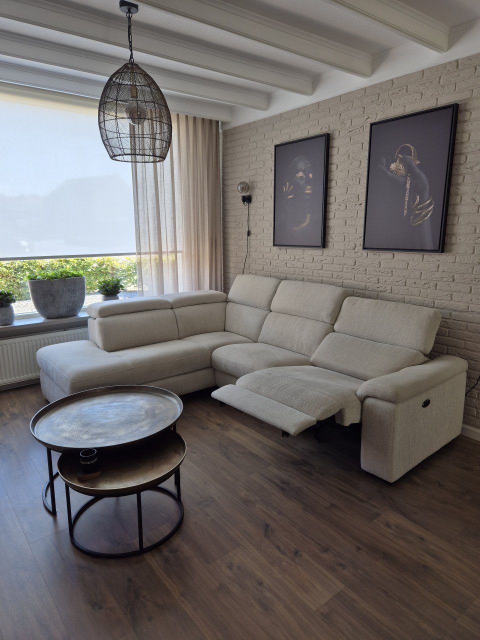 Beige Hoekbank Morres met elektrische relaxfunctie