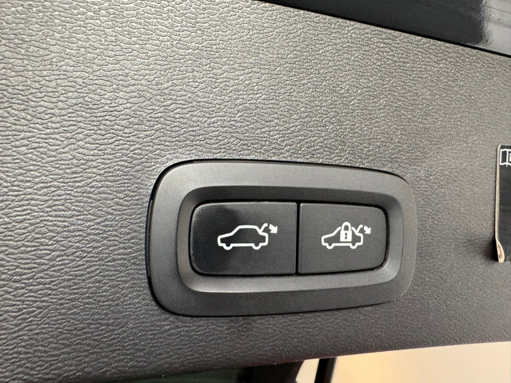 Volvo XC40 1.5 t4 recharge inscription expression