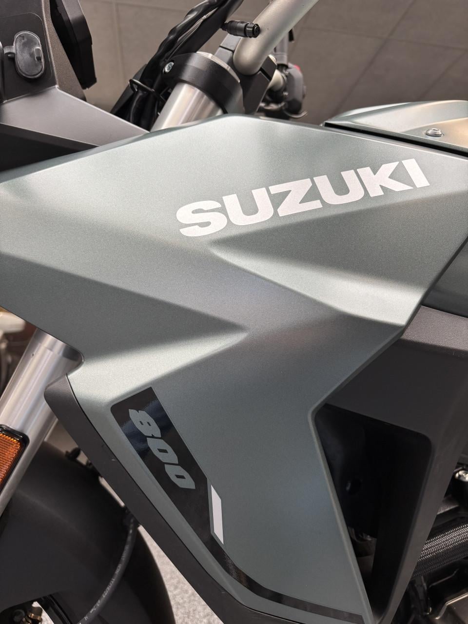 Suzuki V-STROM 800 - BJ 2024 - 3.874 km