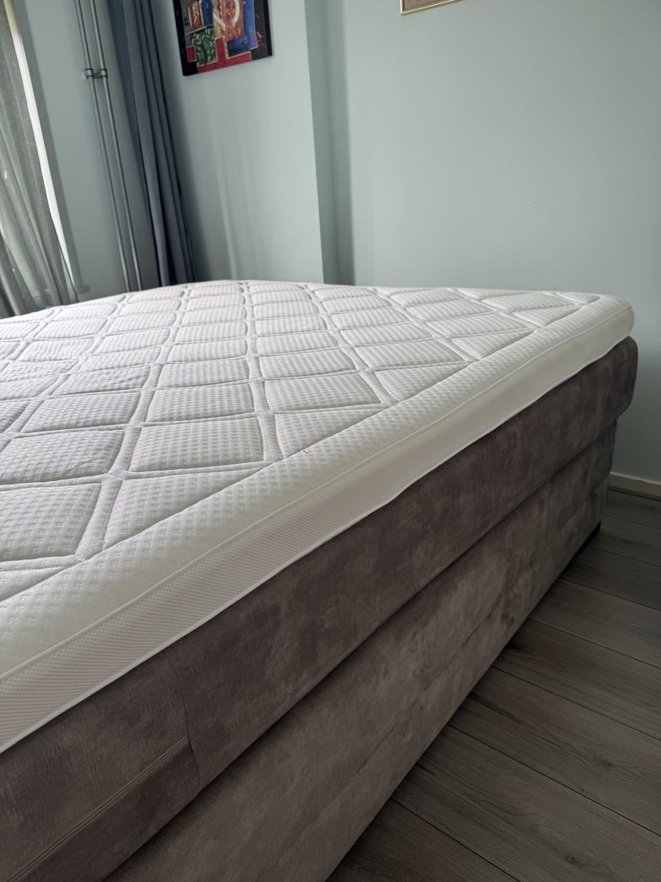 Luxe Liver Breeze Boxspring (160x200) + Karlsson donzen dekbed- nieuwstaat