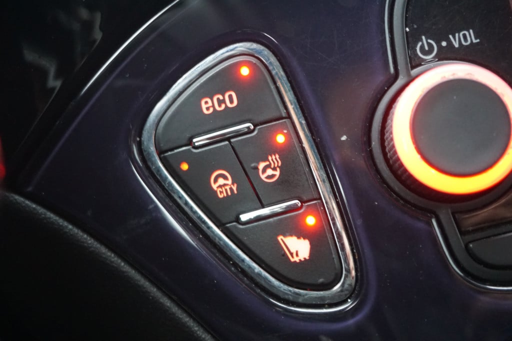 Opel Adam 1.2 slam airco / stuur + stoelverw. / leder / elektr. ramen / lm 