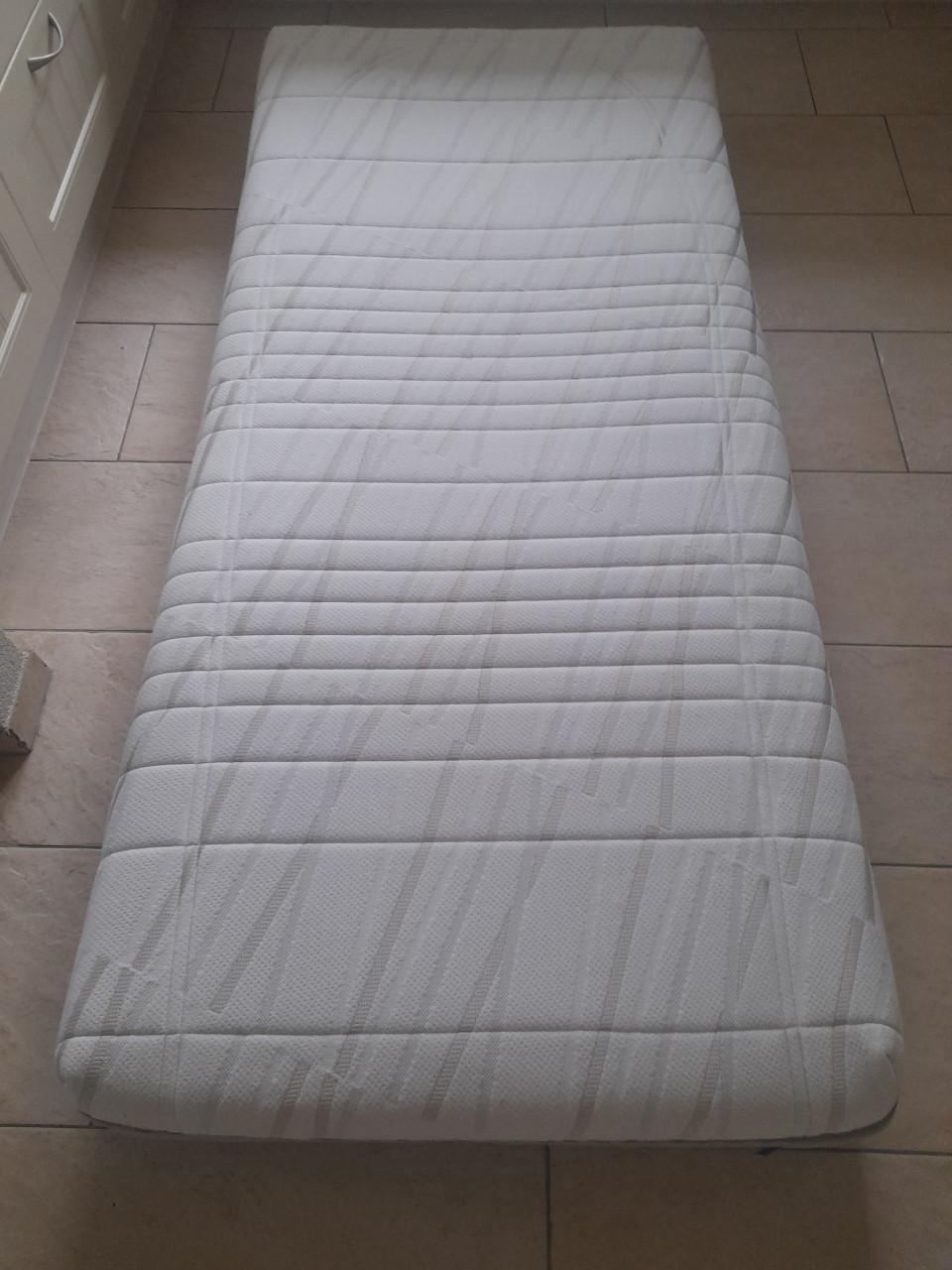 Auping matras  90 x 200 x 22 ( in goede schone staat )