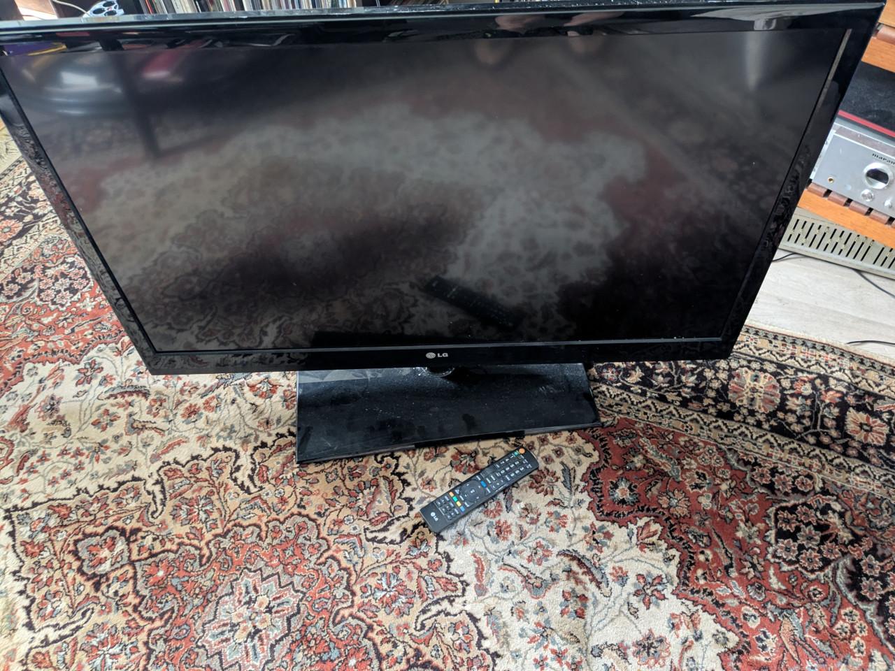 LG 42 inch TV