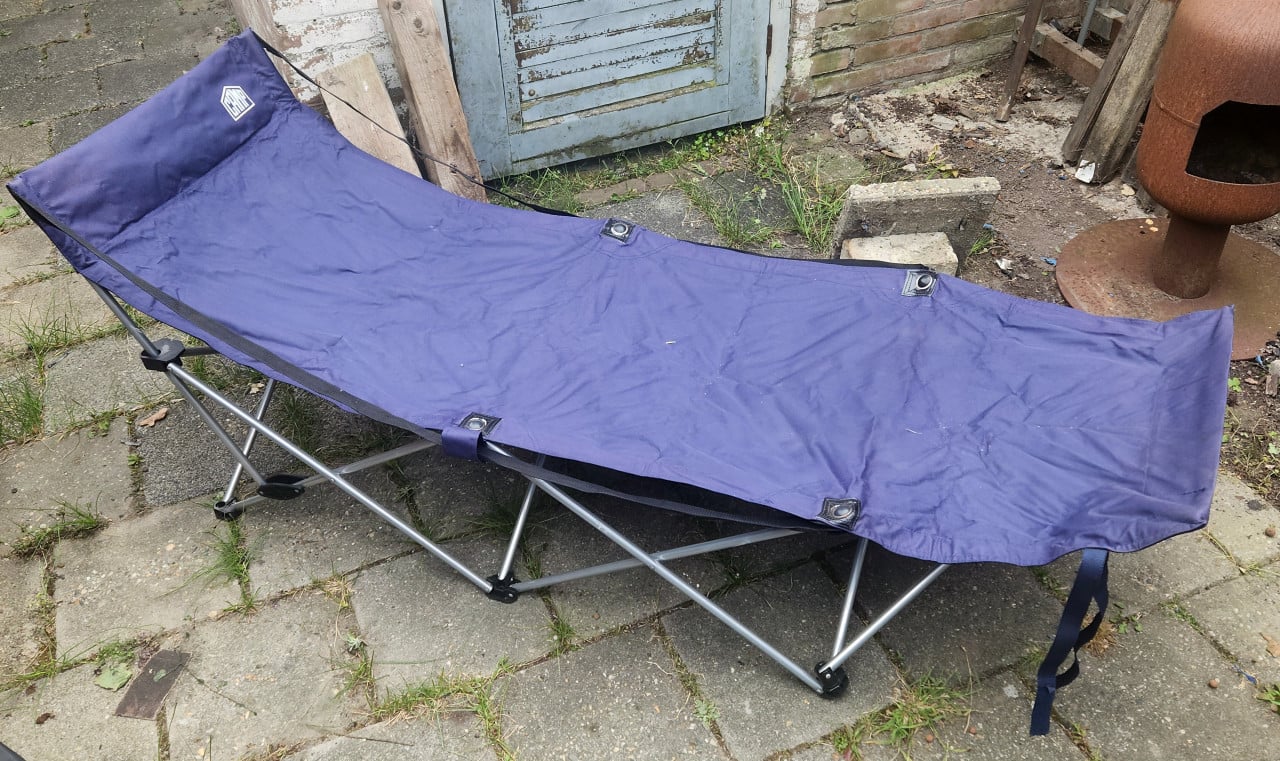 Opvouwbaar camping ligbed