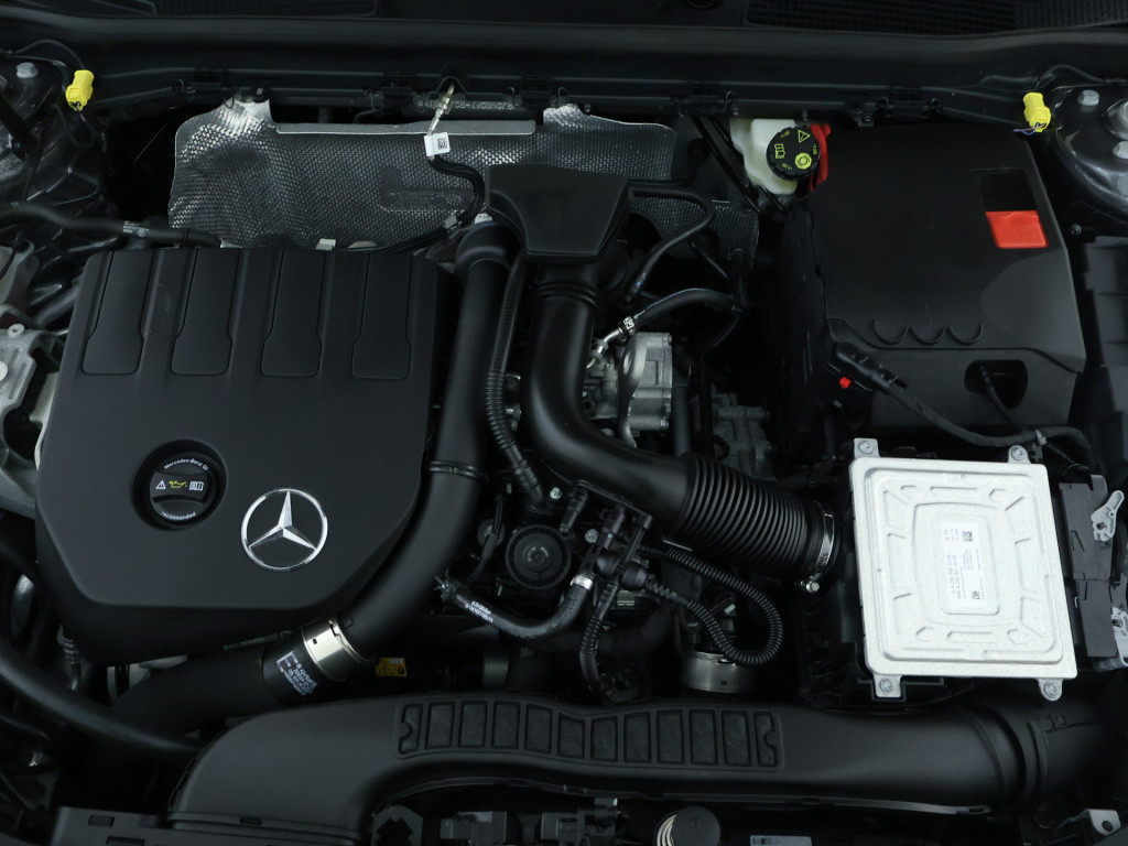 Mercedes-Benz A-Klasse 180 business solution amg | panoramadak | sfeerverli