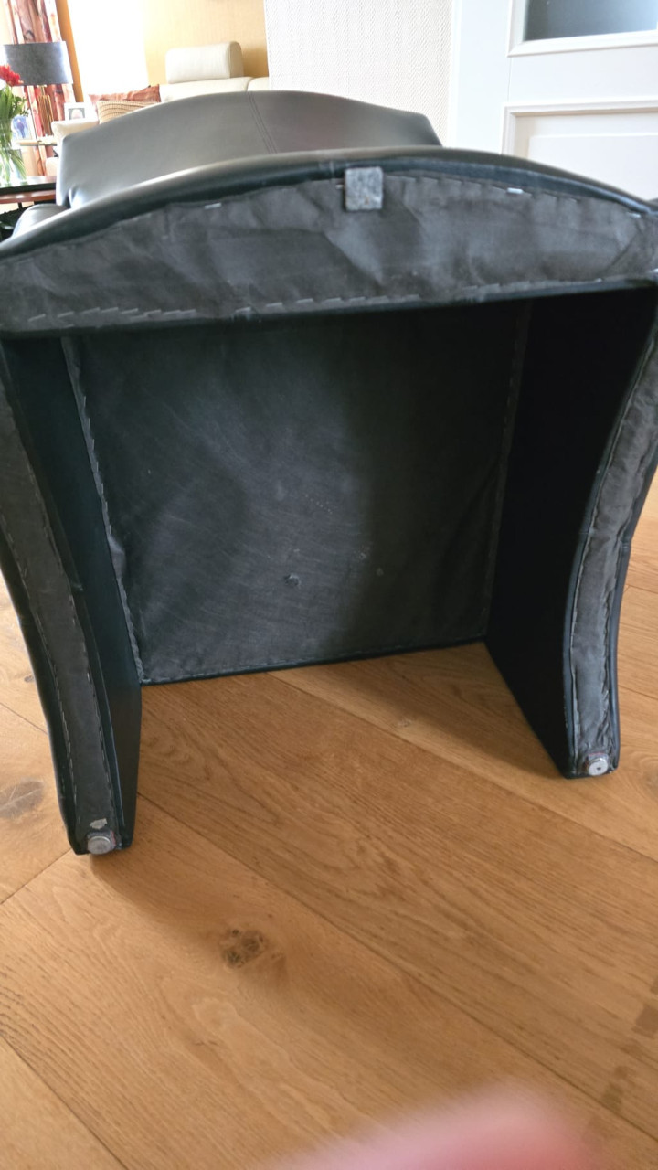 2 zwarte fauteuils/stoelen