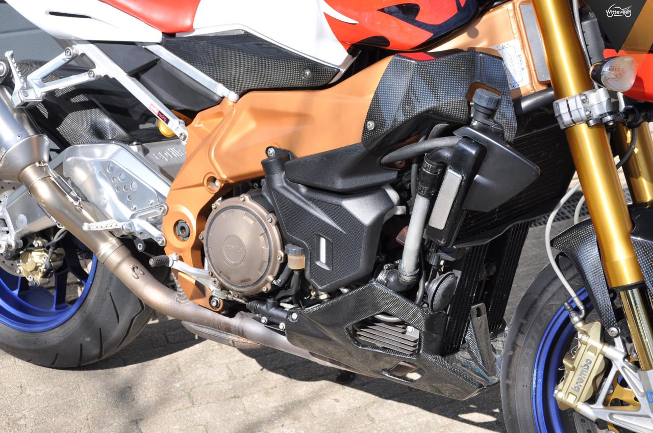 Aprilia Tuono 1000 R Factory Akrapovic