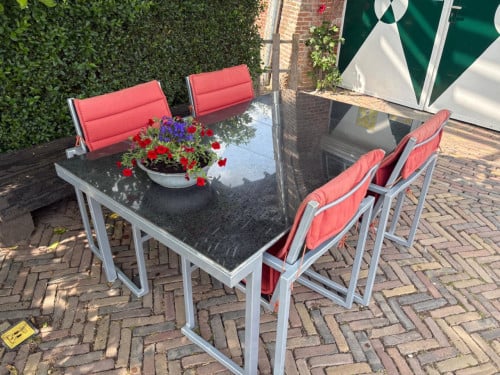 Tuinset (tafel + 4 tuinstoelen)