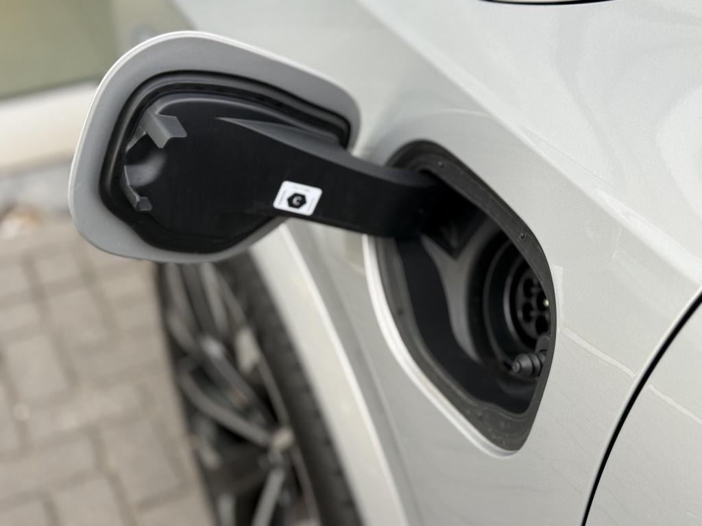 Volvo XC90 t8 455pk recharge ultra dark| full options! luchtvering| massage