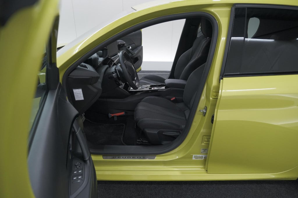 Peugeot 208 hybrid 136 e-dcs6 gt | camera | navigatie | parkeersensoren