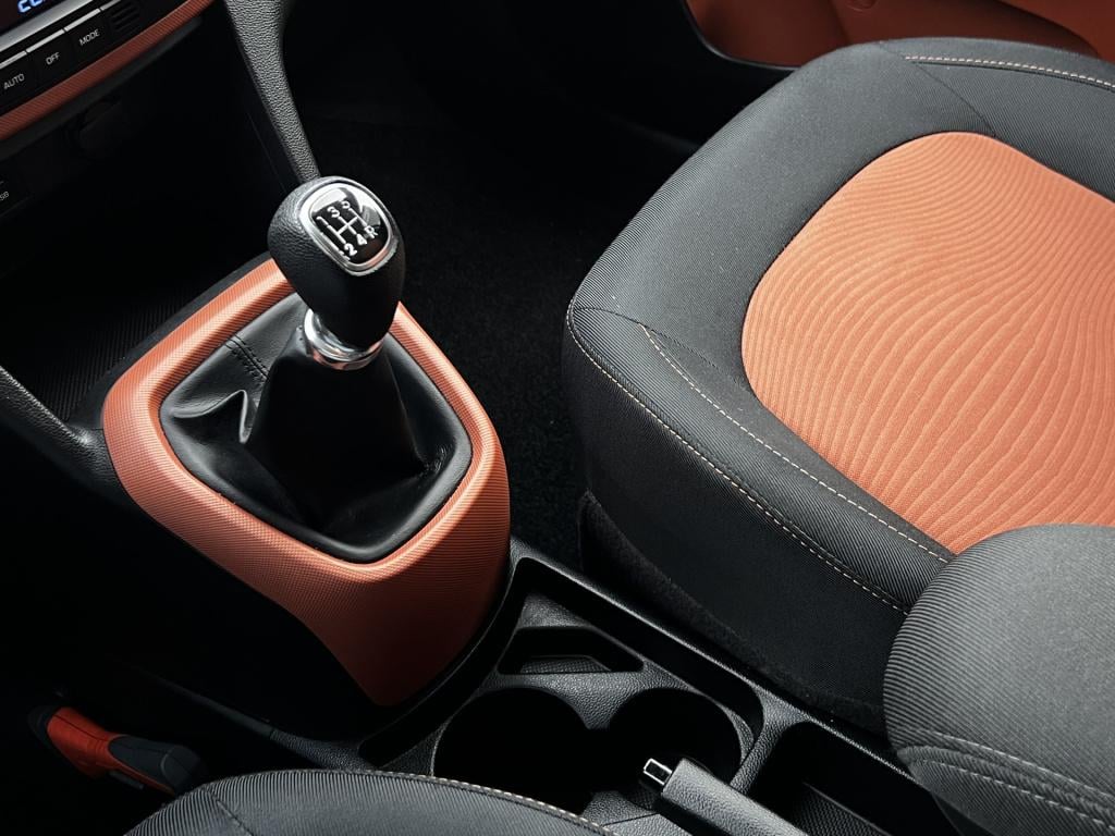 Hyundai I 10 1.0i i-motion comfort | cruise control | radio | climate contr