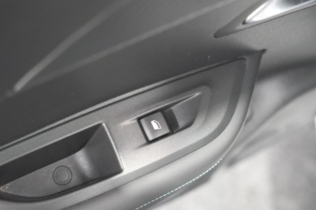 Peugeot 2008 puretech 130 eat8 allure | camera | navigatie | parkeersensore