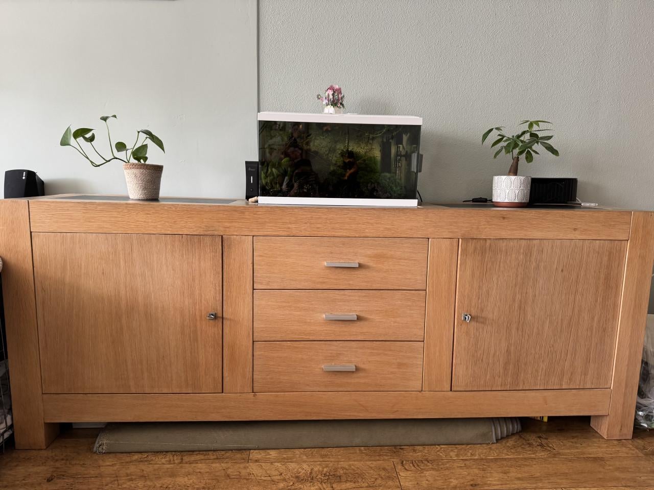 Eikenhout dressoir met 3 leistenen