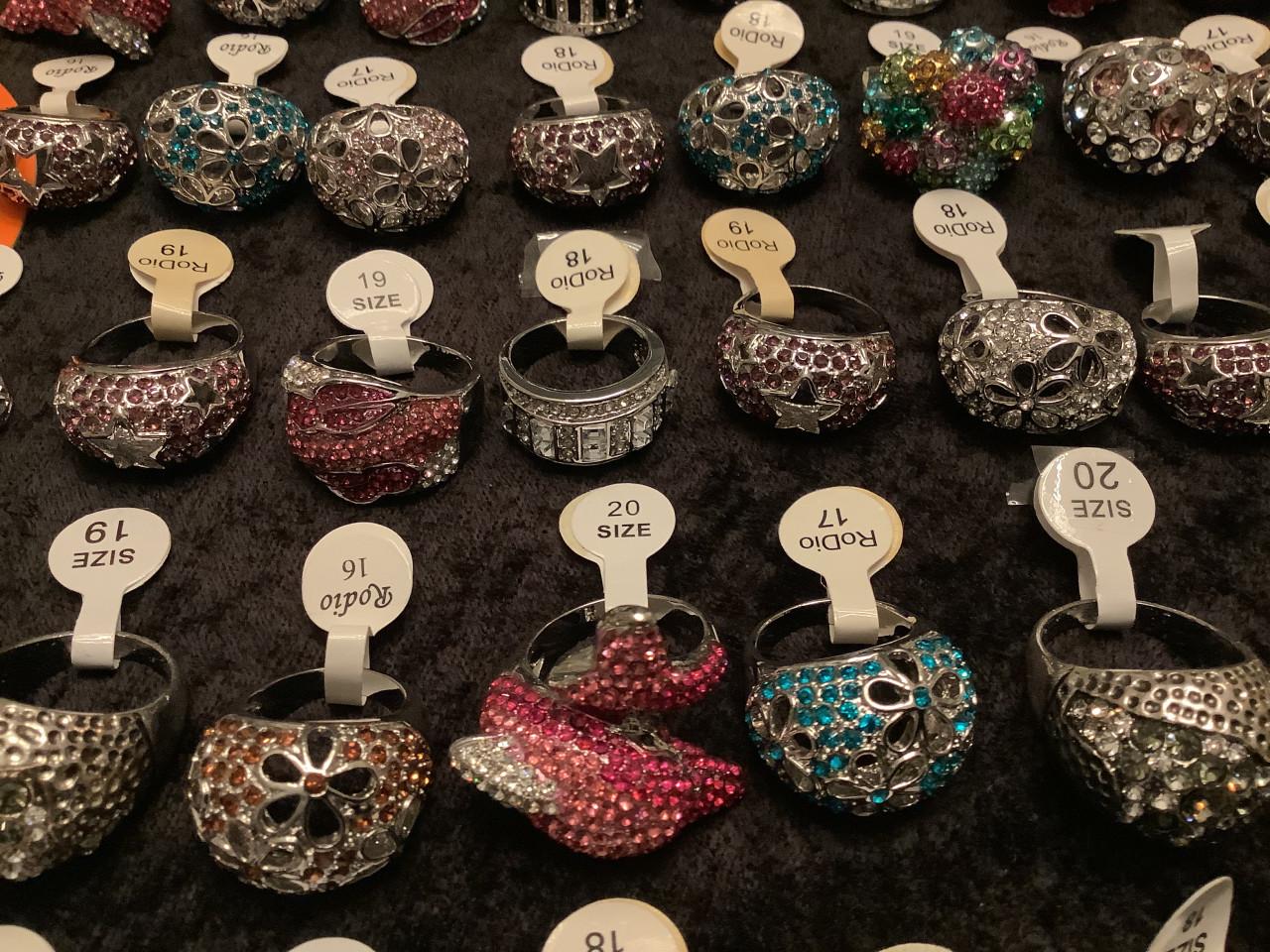 ***** partij nieuwe prachtige ringen *****. . (Partij 68)