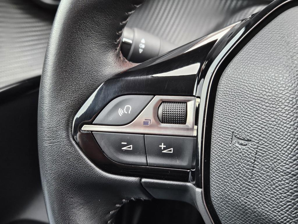 Peugeot 208 ev active 50 kwh | camera | carplay