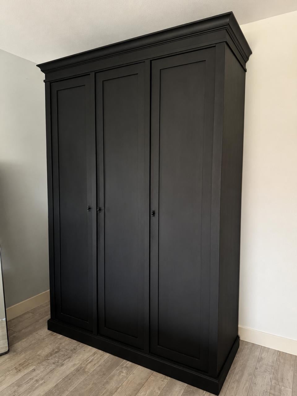 Prachtige Linnenkast Bologna 3 deurs - Kalk Black Coal