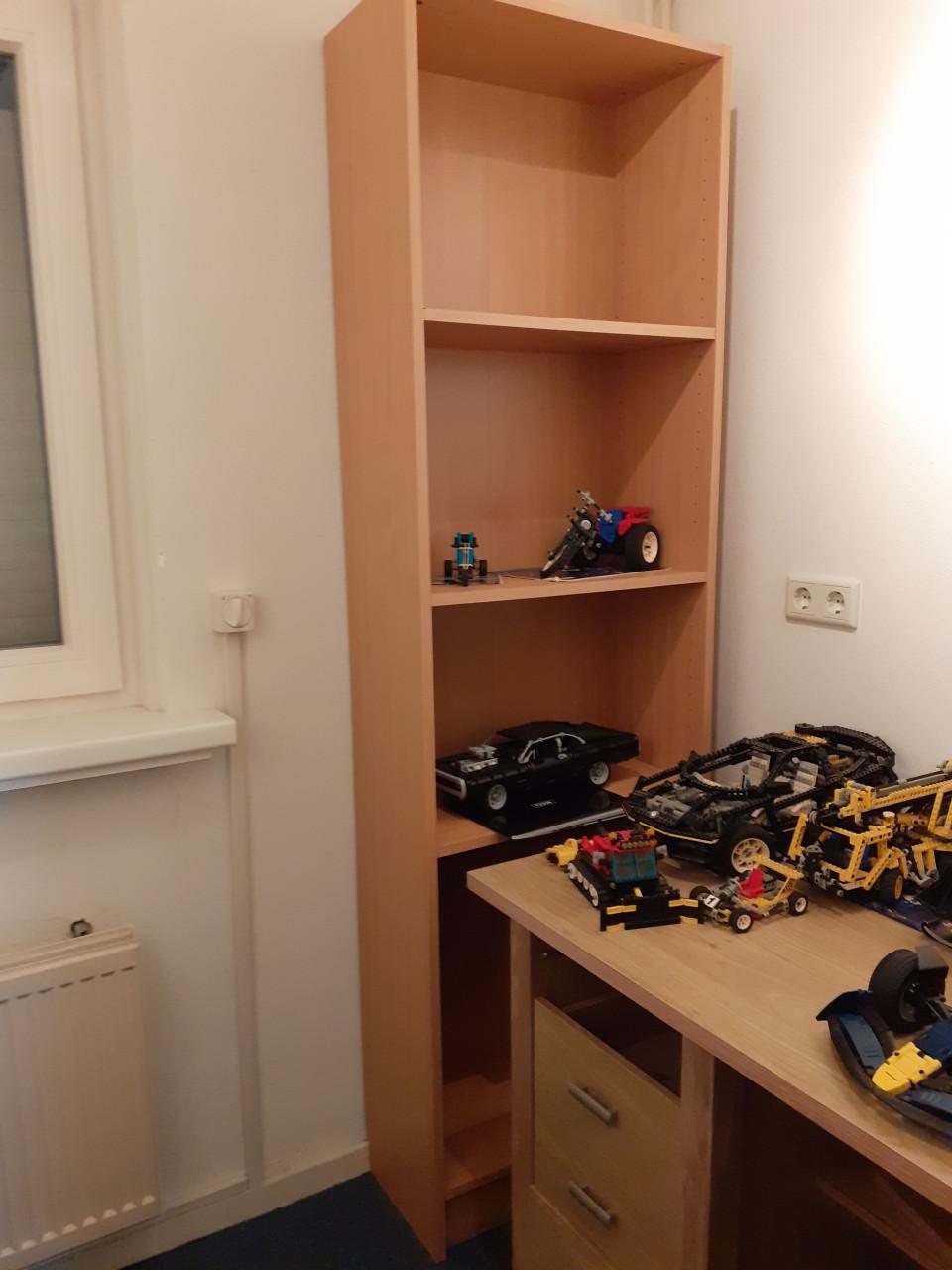 CD  KAST en BOEKENKAST gratis