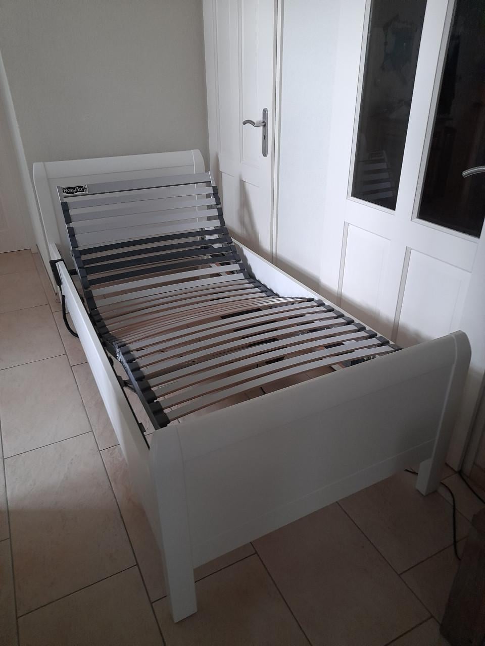 Senioren bed 90 x 200 met elektrisch verstelbare bossflex lattenbodem