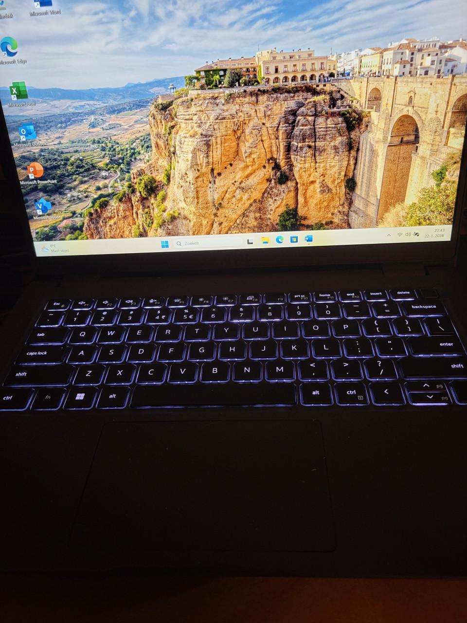 In Nieuwstaat verkerende Dell Latitude 3440 I5 win 11 en met office 2021