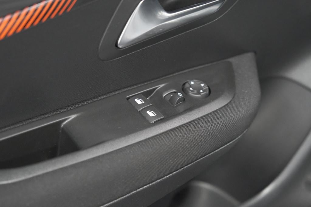 Peugeot 208 puretech 100 blue lease allure | navigatie | apple carplay | st