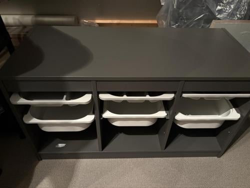 Ikea kastje met lades.