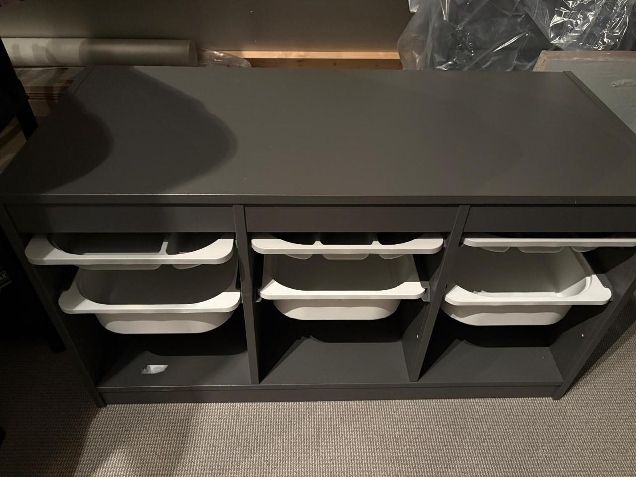 Ikea kastje met lades.