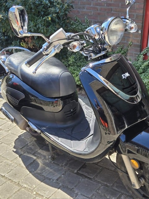 Retro scooter Sym Allo