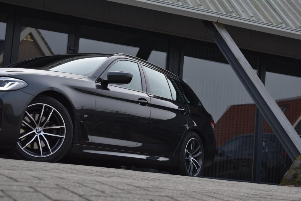 BMW 5 Serie touring 520i m-sport | laserlight | nap | dealer onderhouden | 