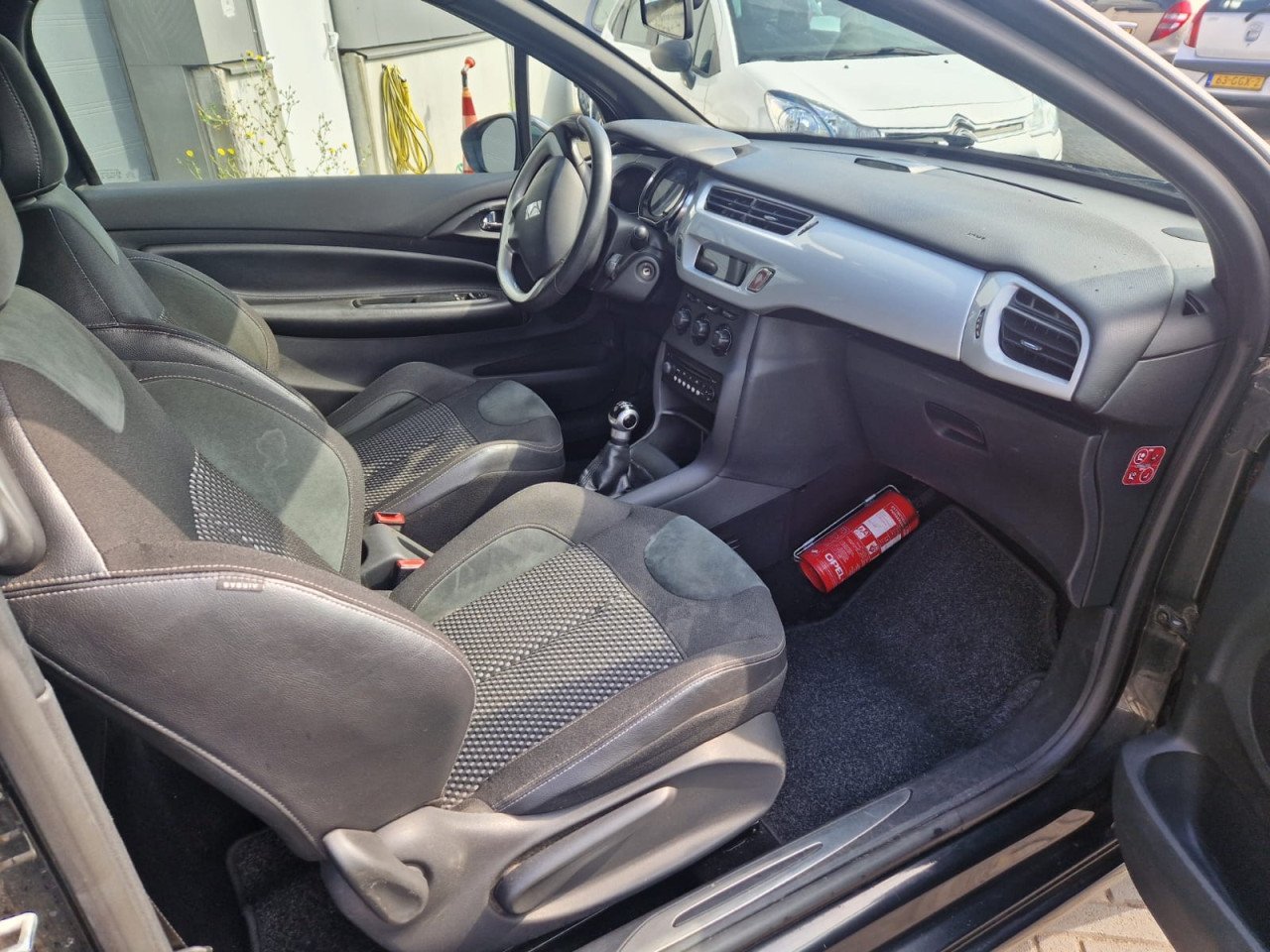 TE KOOP CITROEN Ds3 1.4 CHIC EURO 5 MET AIRCO EN CRUISE CONTROL