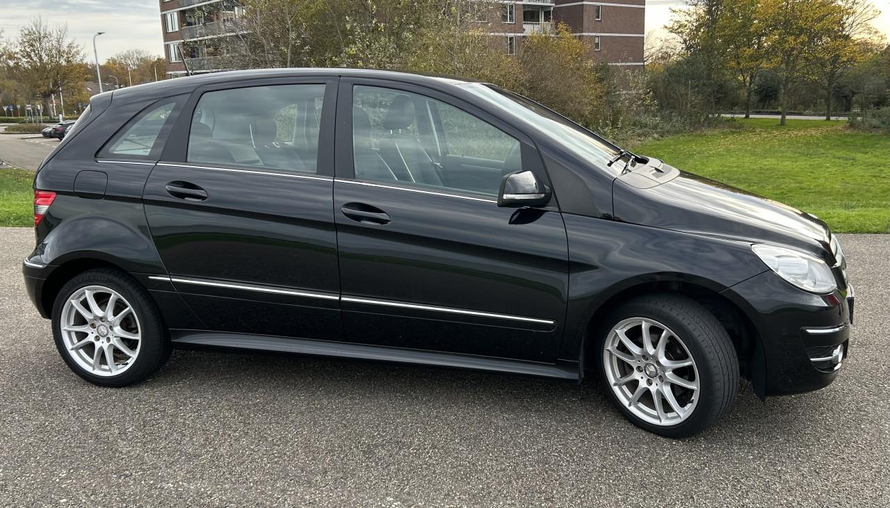 Mercedes B200