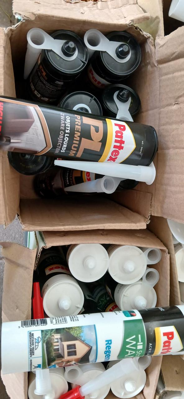 Pattex lijmen en kitten