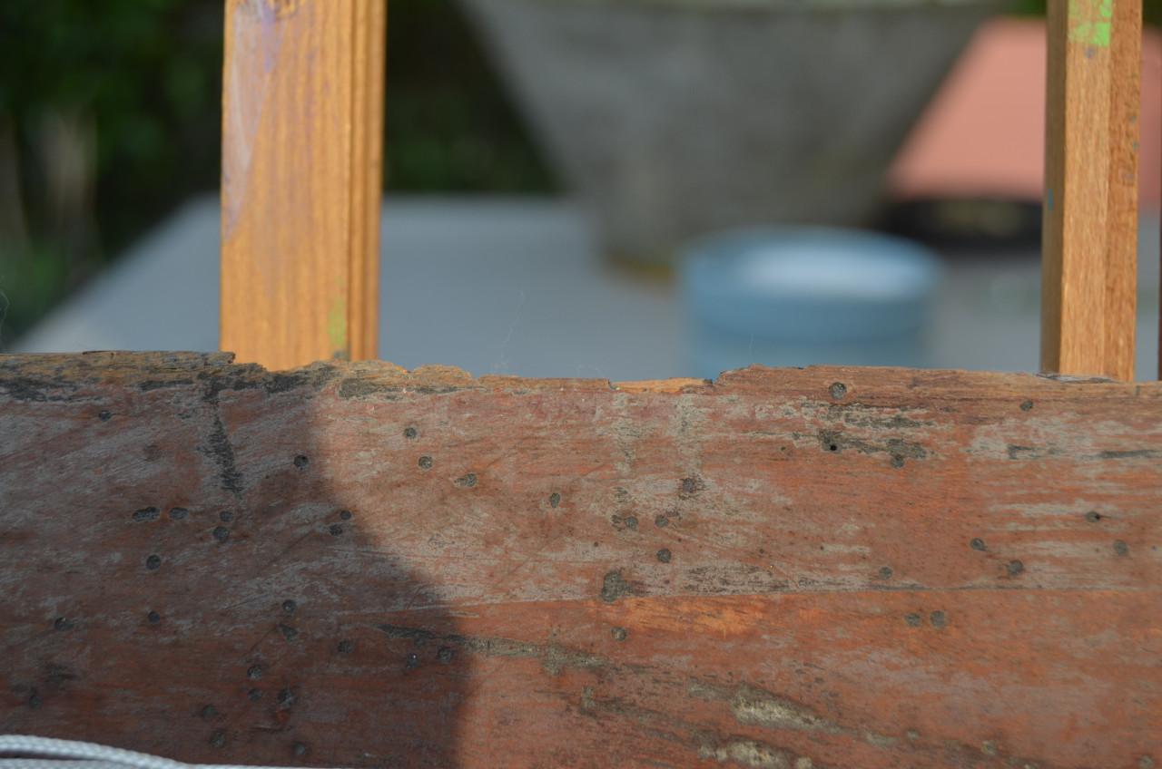 Chinees gestoken paneel figuren in een tuin