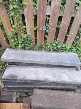 Basalt stapelblokken gratis af te halen GERESERVEERD