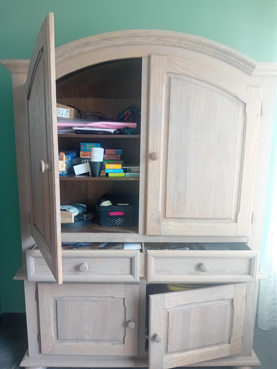 Eikenhouten kast
