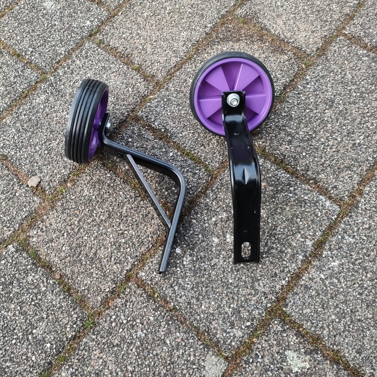 Steunwieltjes en kinderzadel met pen