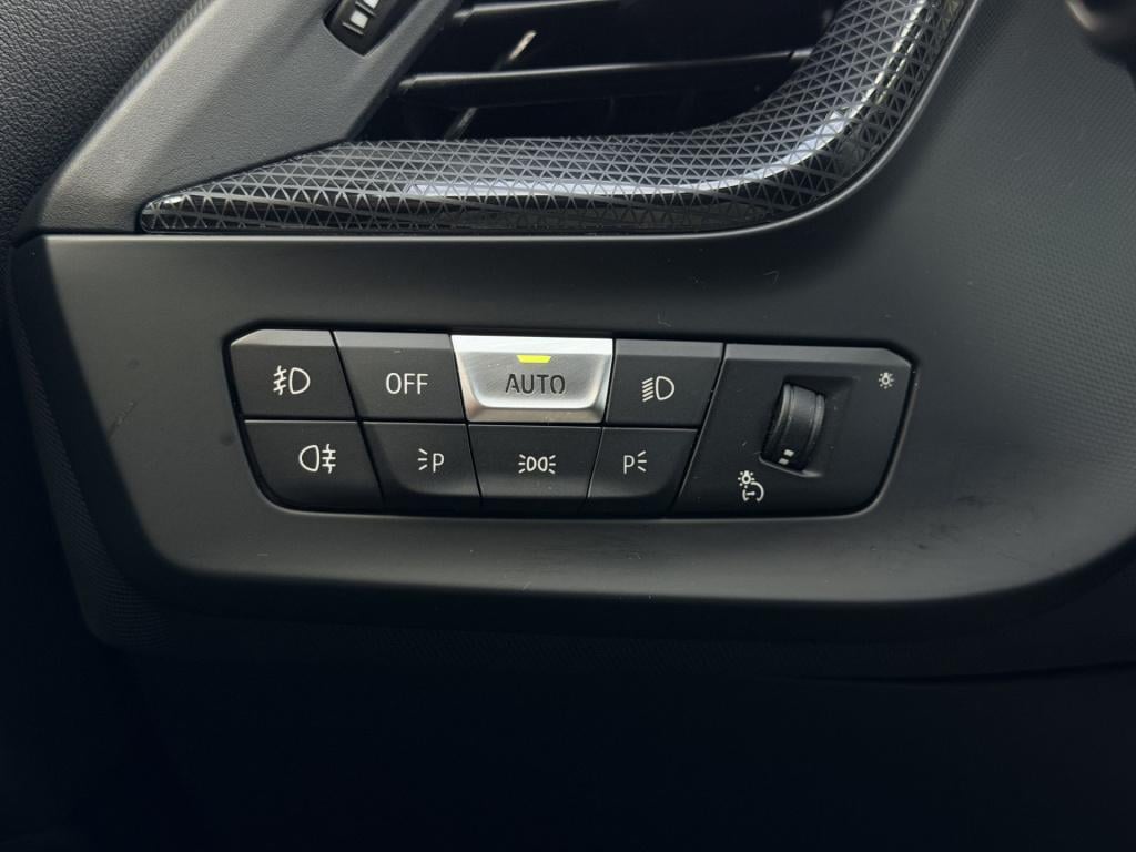 BMW 1 Serie 118i m-sport | carplay | parkeer sensoren | dab | cruise contro