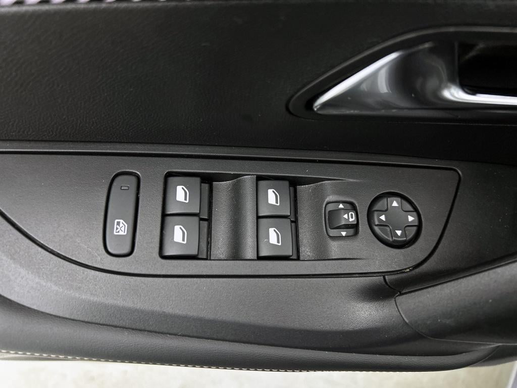 Peugeot 2008 130pk allure automaat | rijklaar | navigatie | camera |