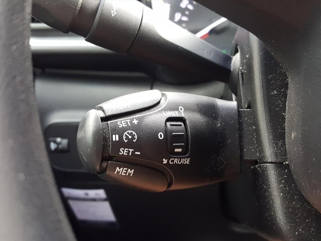 Citroen C3 1.2 puretech 82pk feel navigatie via apple/android | cruise & cl