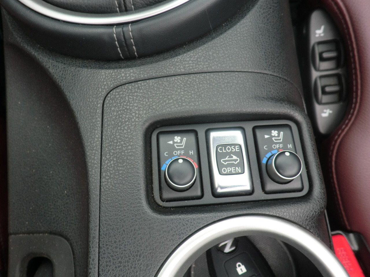 Nissan 370Z  cabrio  11-2011   43500km   Nieuwstaat