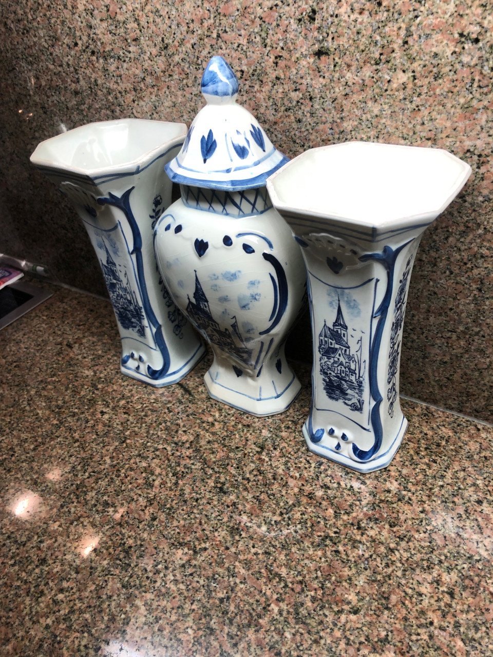 Mooie drie delig kaststel.