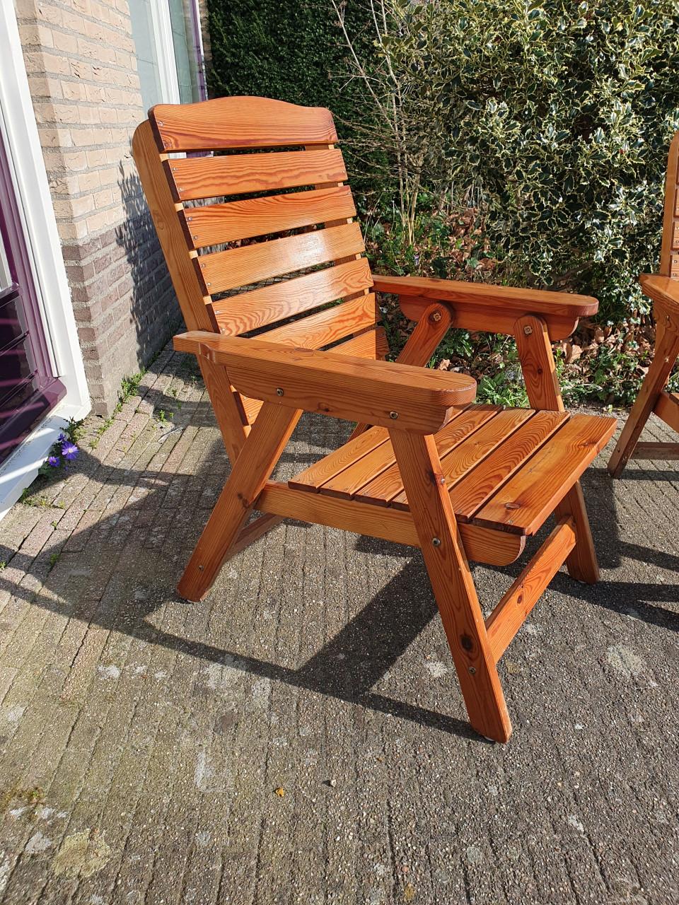 Set houten tuinstoelen