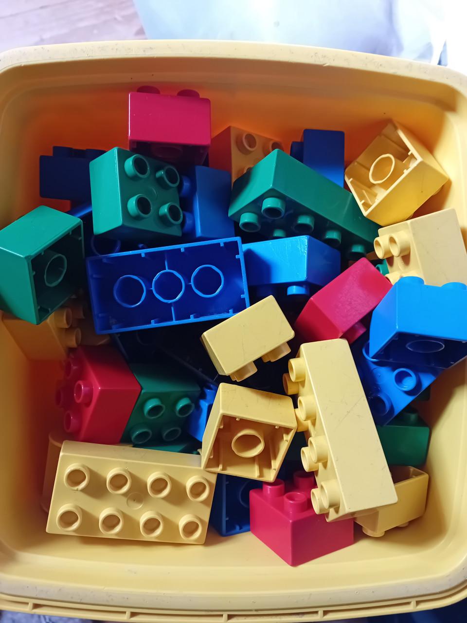 Duplo blokken in emmer