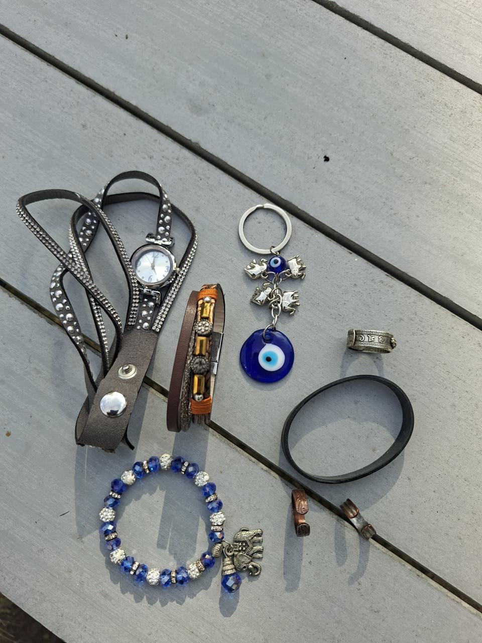 Opruiming armbanden ringen etc
