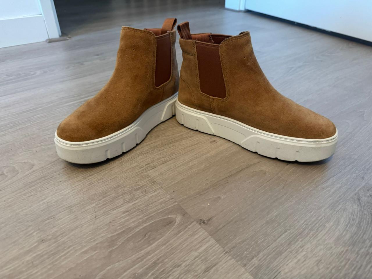Timberland Laurel Court Mid Pull-On Chukka in oranje suède
