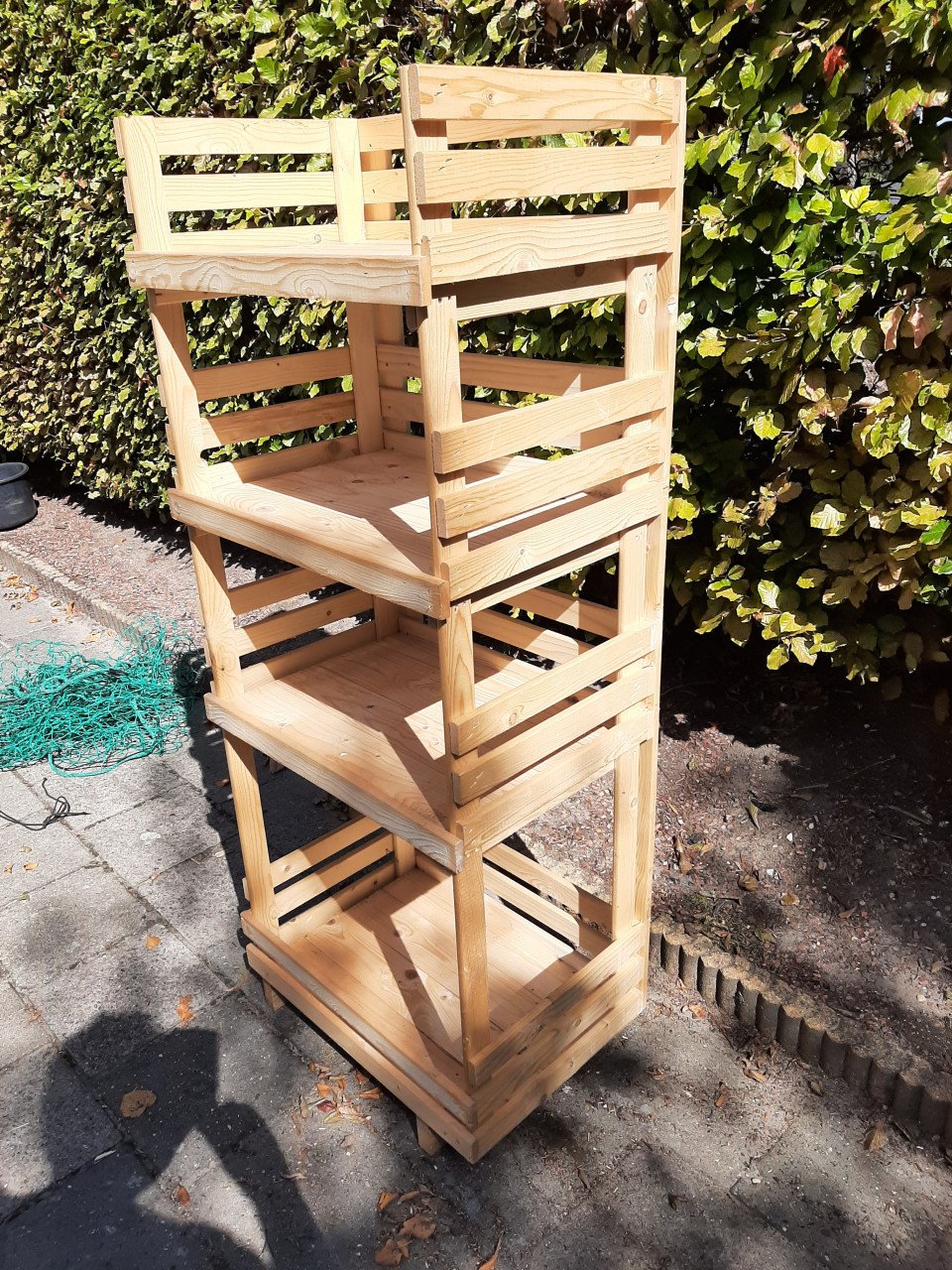 Houten opbergrek, voor b.v in garage, 150 x 60 x 40 cm  € 5,-