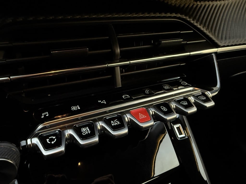 Peugeot 208 1.2t allure // automaat //