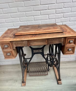 Oude naaimachinetafel Gritzner