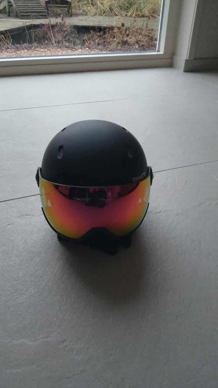 Ski helm