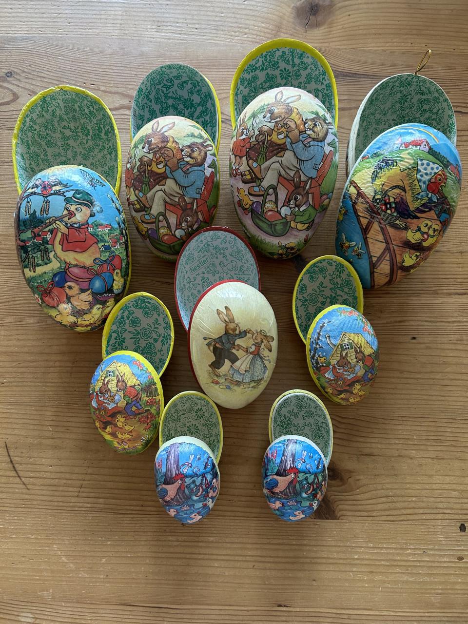 Vintage kartonnen paaseieren.