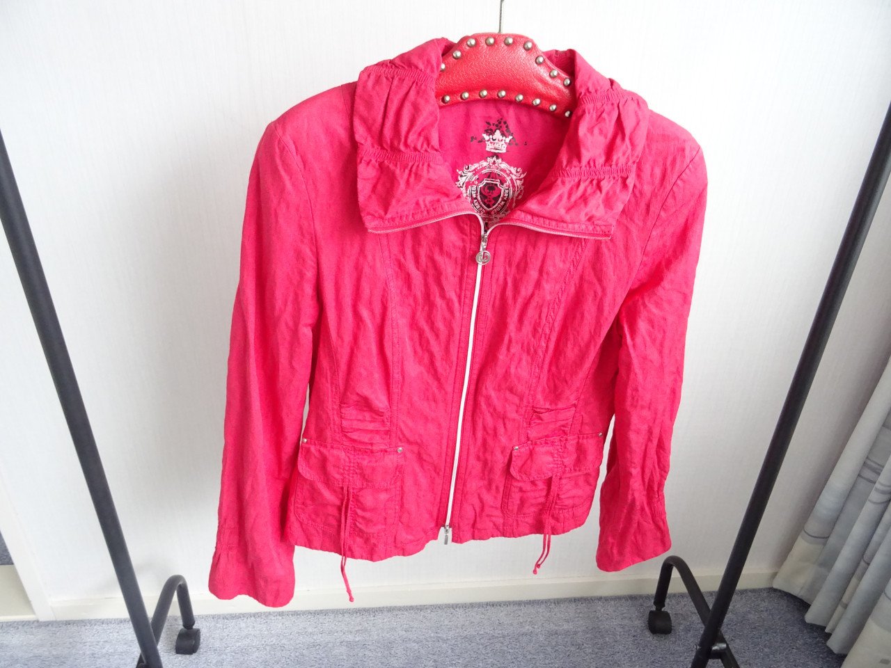 Rood Damesjasje   Merk Gerry Weber Maat 38    voor    € 14,50